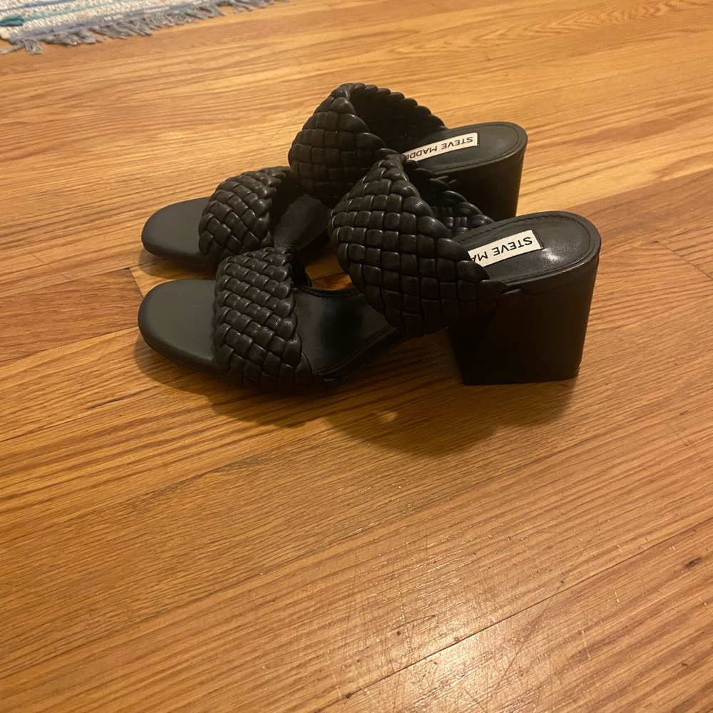 NEVER WORN: Steve Madden braided mule sandals